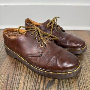 vintage 90s Dr. Martens 1561 4- eyelet brown leather Oxford shoes size 10